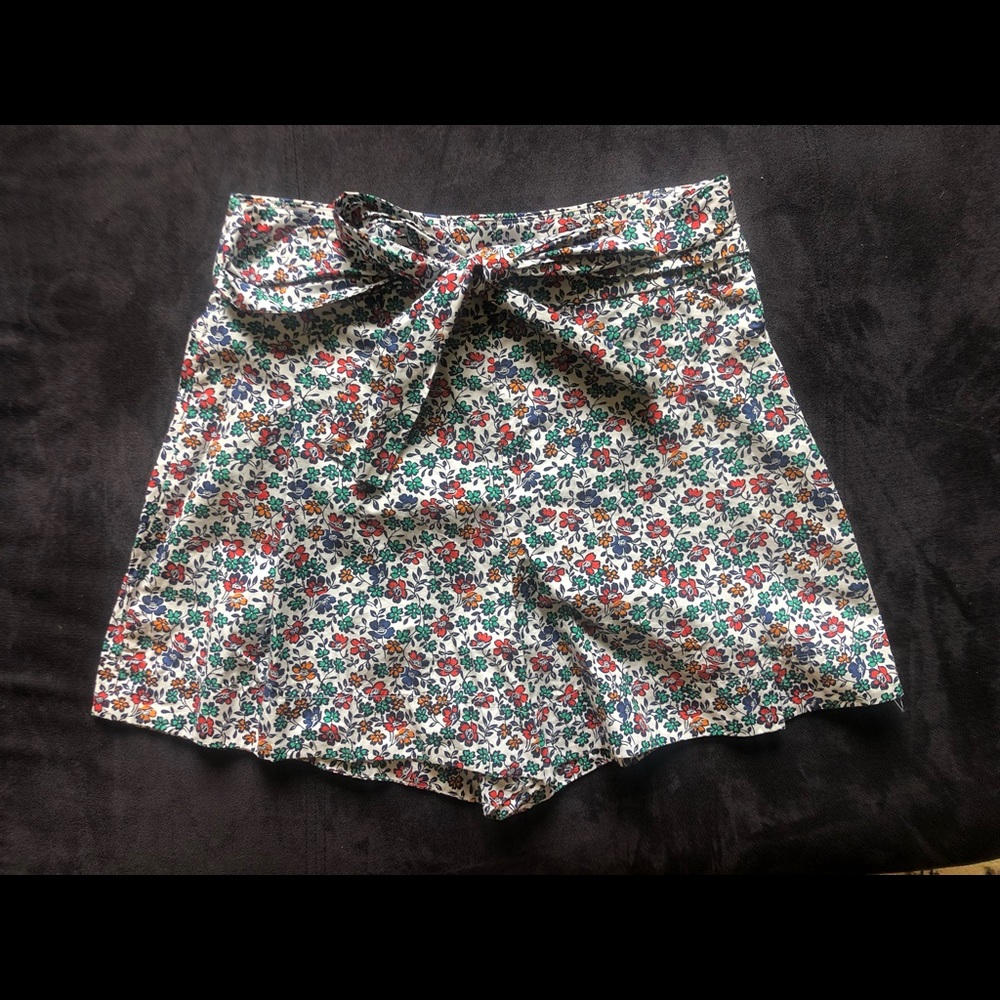 J Crew Women’s pleated shorts with bow